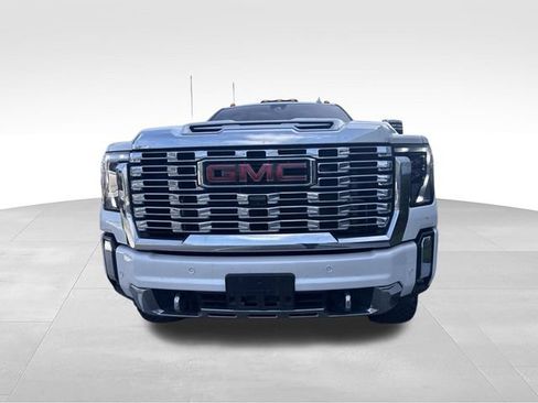 Used 2024 GMC Sierra 2500 Denali w/ Denali Reserve Package AWD/4WD image 2