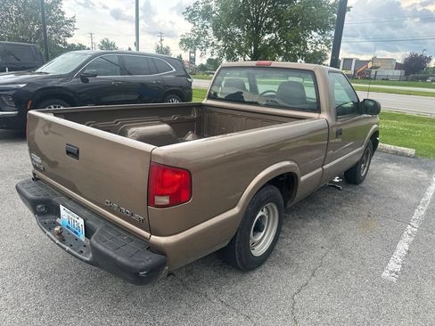 Used 2003 Chevrolet S10 Pickup 2WD Regular Cab w/ Convenience Package image 3
