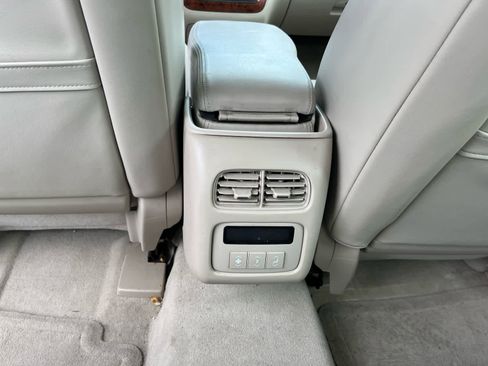 Used 2006 Cadillac DTS w/ Trunk Convenience Package FWD image 22