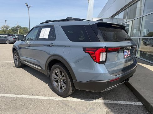 Used 2025 Ford Explorer Active w/ Active Comfort Package AWD/4WD image 3