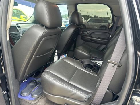Used 2013 Cadillac Escalade Premium RWD image 9