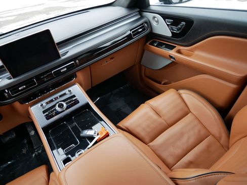 Used 2023 Lincoln Aviator Black Label w/ Dynamic Handling Package image 11