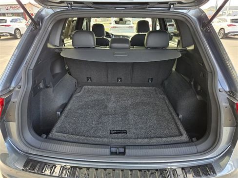 Used 2023 Volkswagen Tiguan SE R-Line image 10