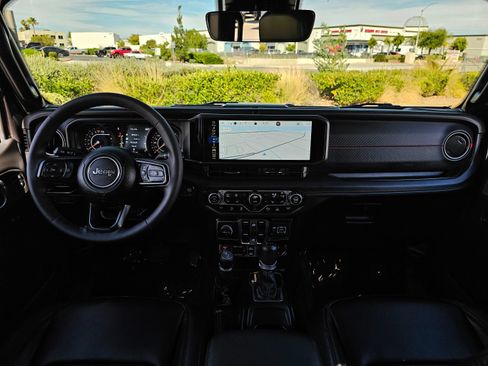 Used 2024 Jeep Gladiator Rubicon w/ Technology Group AWD/4WD image 29