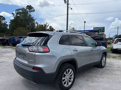 Used 2019 Jeep Cherokee Latitude w/ Cold Weather Group AWD/4WD image 5