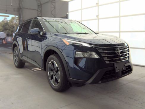 Used 2026 Nissan Rogue SV AWD/4WD image 2