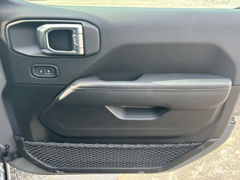 Certified 2023 Jeep Wrangler Sahara AWD/4WD image 31