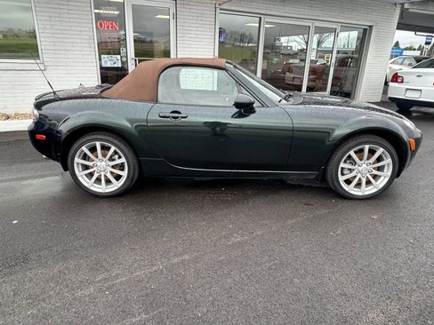 Used 2008 MAZDA MX-5 Miata Grand Touring w/ Premium Pkg RWD image 3