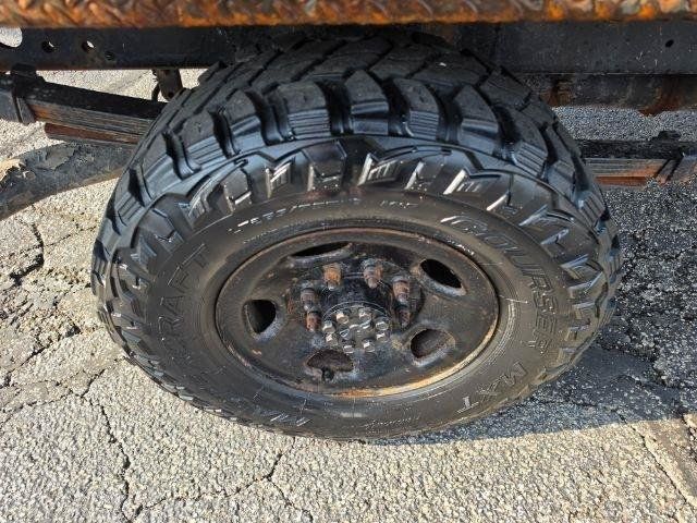 Used 2004 Chevrolet Silverado 2500 LS w/ Heavy-Duty Power Package AWD/4WD image 38