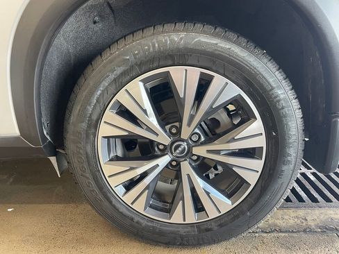 Certified 2023 Nissan Rogue SV FWD image 17