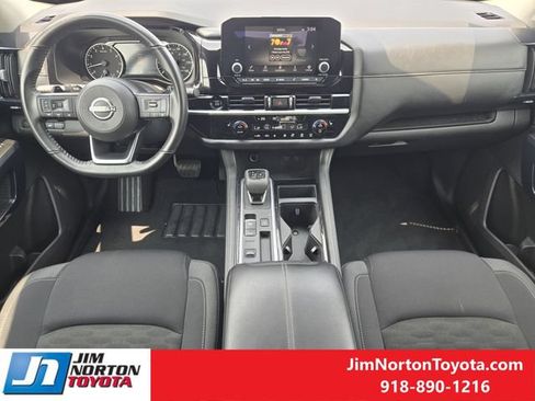 Used 2025 Nissan Pathfinder SV FWD image 25