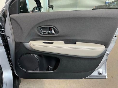 Used 2019 Honda HR-V LX image 10