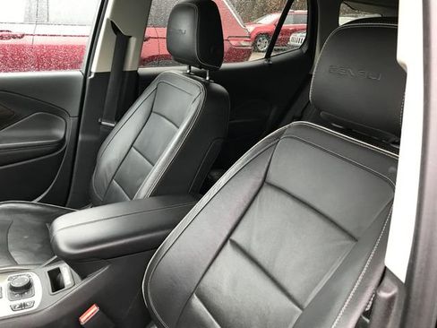 Used 2019 GMC Terrain Denali w/ Advanced Safety Package image 4