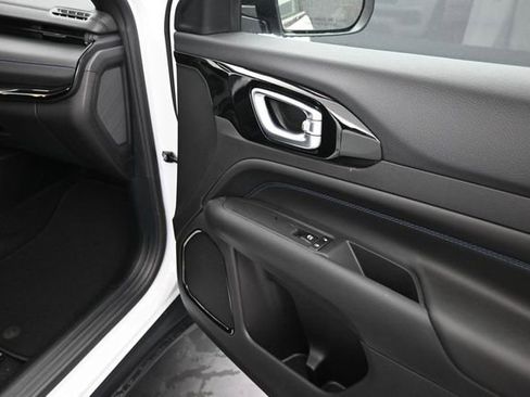 New 2026 Jeep Compass Latitude AWD/4WD image 24