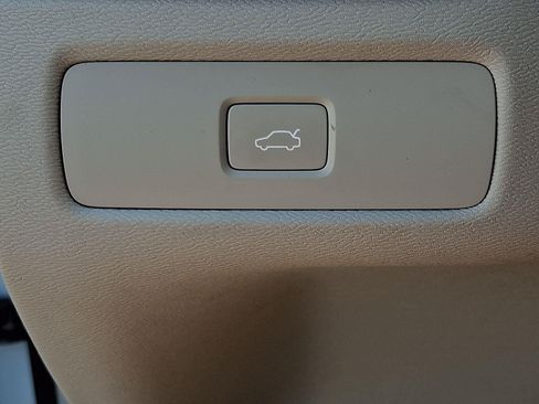 Certified 2023 Volvo XC60 B5 Plus w/ Climate Package AWD/4WD image 25