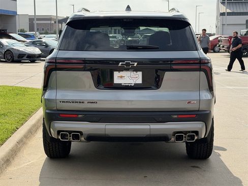 New 2026 Chevrolet Traverse Z71 w/ Enhanced Driving Package image 5