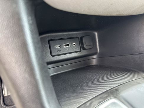Used 2021 Chevrolet Equinox LS w/ LS Convenience Package FWD image 26