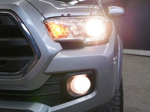 Used 2017 Toyota Tacoma SR5 AWD/4WD image 53
