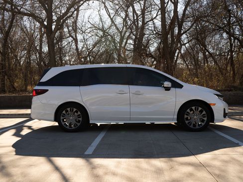 Used 2025 Honda Odyssey Touring image 10
