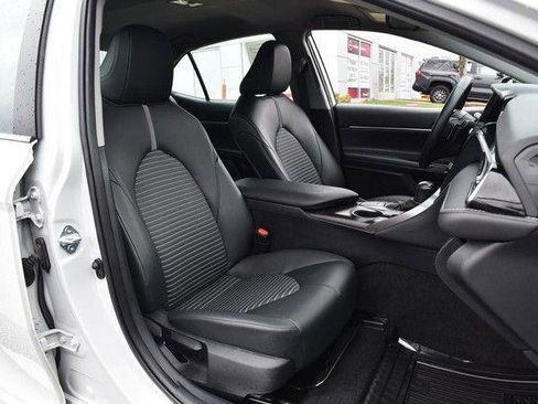 Used 2024 Toyota Camry SE image 19