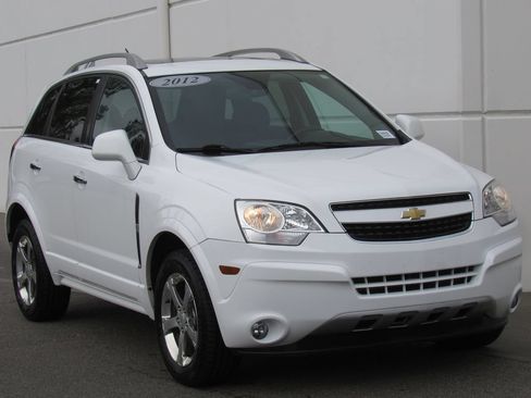 Used 2012 Chevrolet Captiva Sport LT FWD image 2