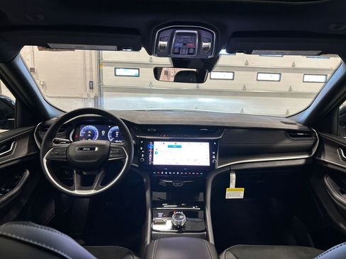 New 2026 Jeep Grand Cherokee Altitude image 30