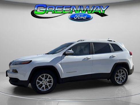 Used 2018 Jeep Cherokee Latitude w/ Safety Group image 1