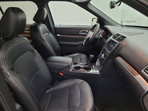 Used 2018 Ford Explorer Limited image 21
