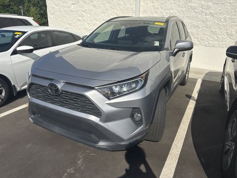 Used 2019 Toyota RAV4 XLE Premium w/ Cold Weather Package AWD/4WD image 37