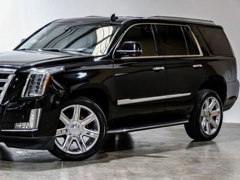 Used 2019 Cadillac Escalade Premium Luxury image 8