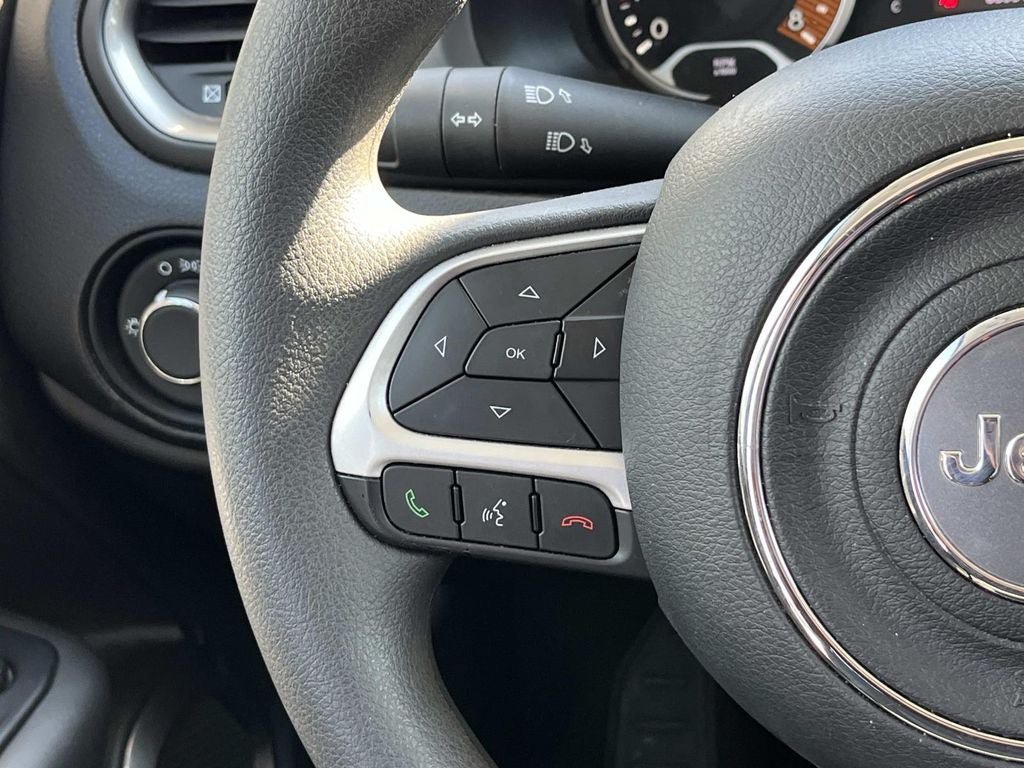 Used 2023 Jeep Renegade Latitude AWD/4WD image 18