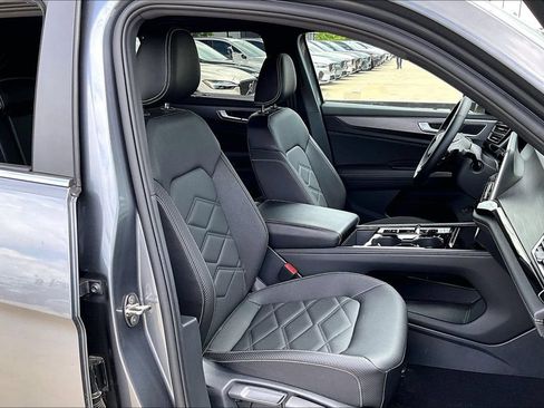 Used 2025 Volkswagen Atlas Cross Sport SE AWD/4WD image 9