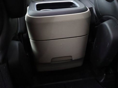 Used 2024 Chrysler Pacifica Touring-L image 48