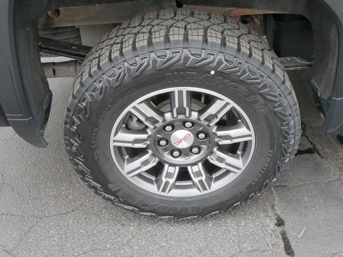 Used 2024 GMC Sierra 1500 AT4 AWD/4WD image 8