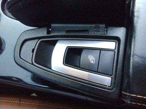 Used 2016 Mercedes-Benz SLK 300 image 14