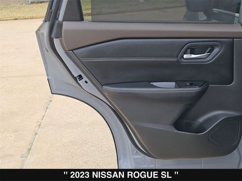 Used 2023 Nissan Rogue SL w/ SL Premium Package image 18