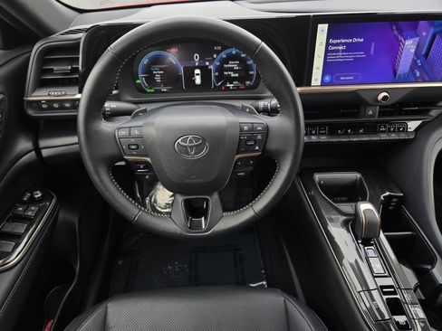 Used 2025 Toyota Crown Signia image 13