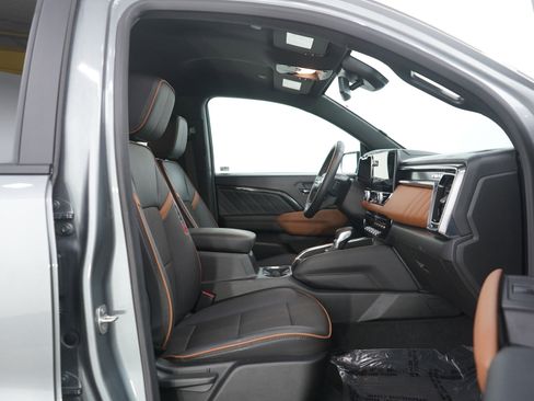 Used 2023 GMC Canyon AT4 image 11