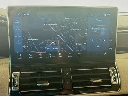 Used 2024 Lincoln Navigator Premiere image 13