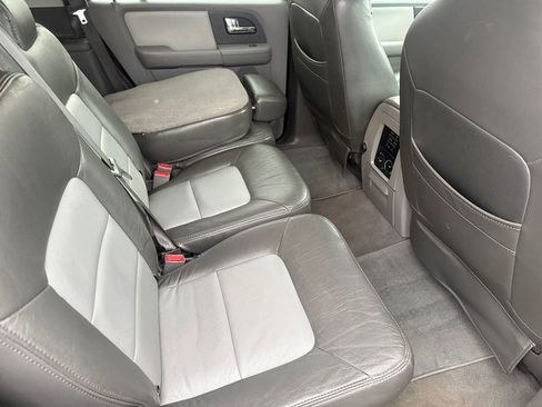 Used 2005 Ford Expedition XLT image 19