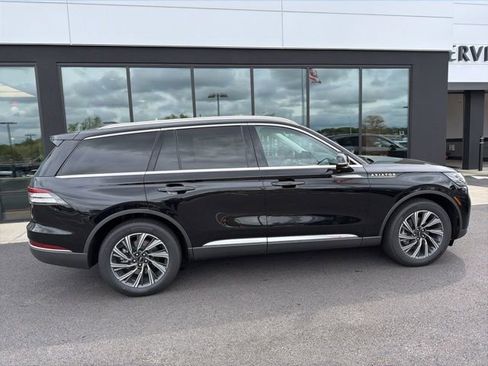 New 2026 Lincoln Aviator AWD image 2