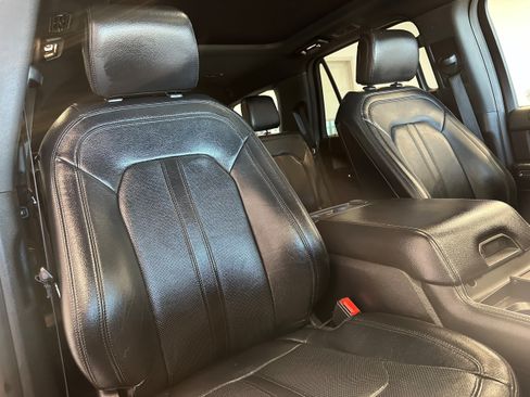 Used 2019 Ford Expedition Limited w/ Equipment Group 301A AWD/4WD image 18
