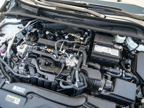Used 2025 Toyota Corolla SE w/ Convenience Package FWD image 27