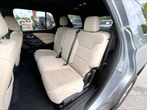 Used 2023 Chevrolet Traverse LS FWD image 26