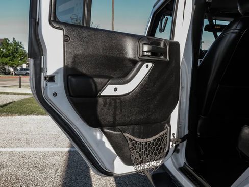 Used 2015 Jeep Wrangler Unlimited Sahara w/ Quick Order Package 24X image 43