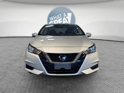 Used 2020 Nissan Versa SV image 9