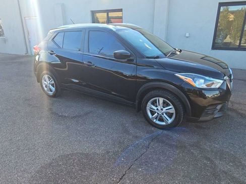 Used 2019 Nissan Kicks S image 9