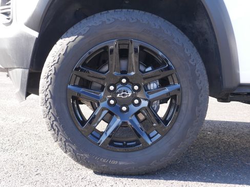 Certified 2024 Chevrolet Colorado Trail Boss w/ Technology Package AWD/4WD image 12
