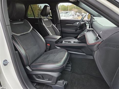 Used 2025 Ford Explorer ST image 23