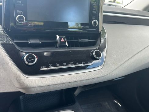 Used 2022 Toyota Corolla LE FWD image 22